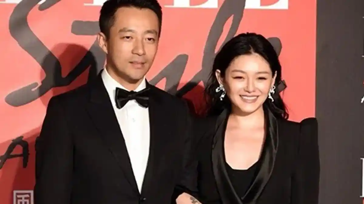 Wang Xiaofei Begitu Terpukul Atas Meninggalnya Barbie Hsu, Batalkan Liburan Bersama Istri Baru
