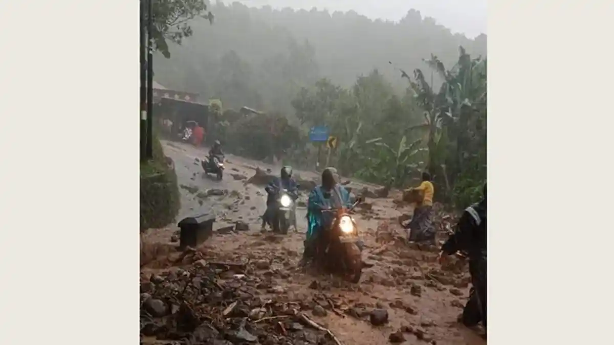 Longsor di Desa Munduk Buleleng, Material Sempat Tutupi Badan Jalan