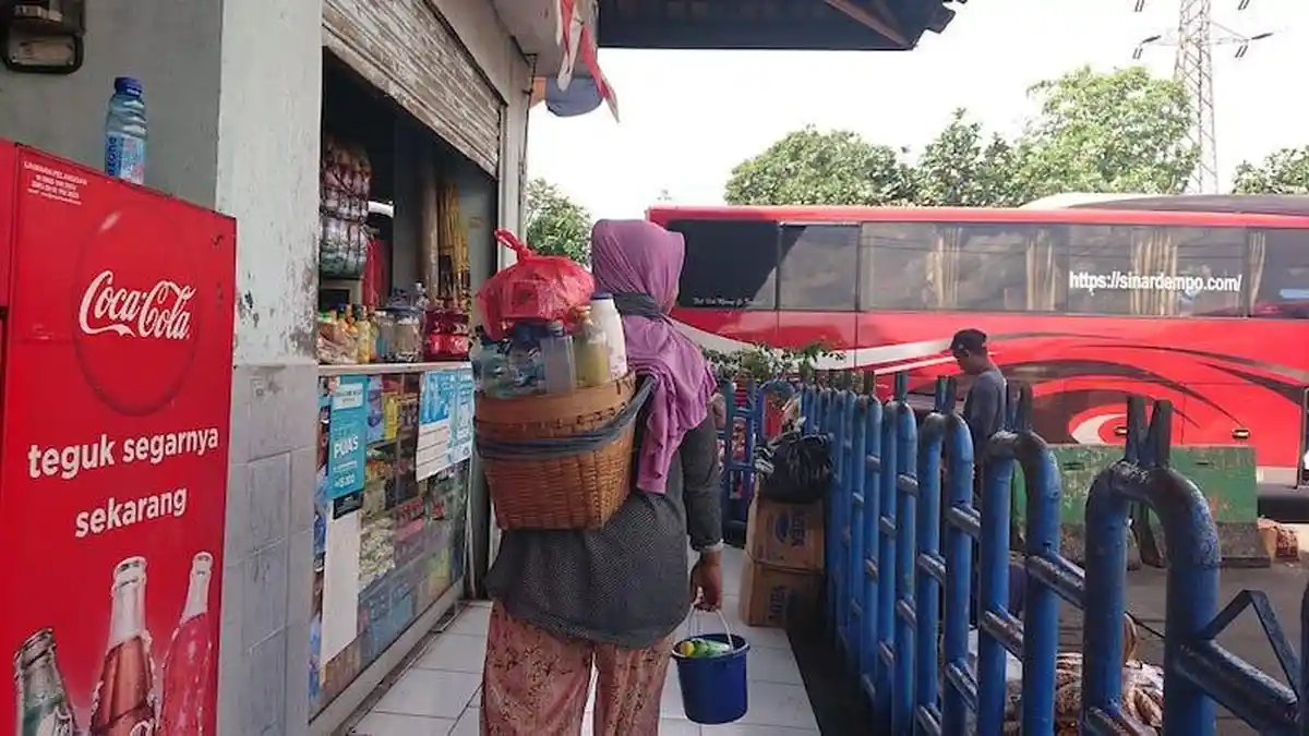 Lastri, Penjual Jamu Gendong di Terminal Kampung Rambutan, Dulang Uang pada Momen Lebaran