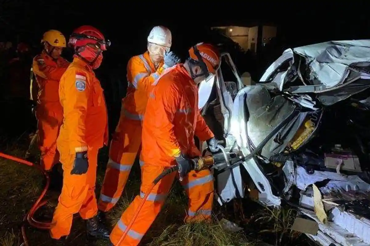 Kecelakaan Maut Tadi Malam, 2 Orang Tewas, Mobil Alami Tabrakan Tunggal