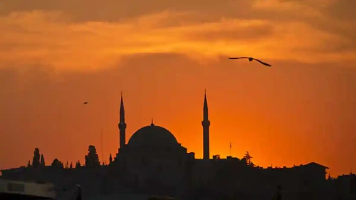 Amalan Malam Jumat: 2 Ayat Terakhir Surah Al-Baqarah untuk Memohon Syafaat dan Terhindar dari Neraka
