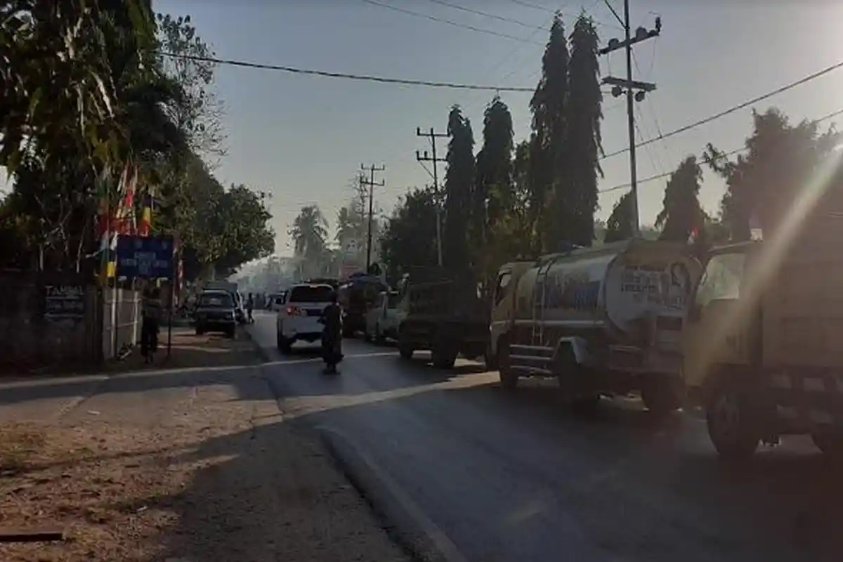 Antrean BBM Terjadi di SPBU Taworara Sumba Barat Daya, Harga Eceran Tembus Rp 30.000 per Botol