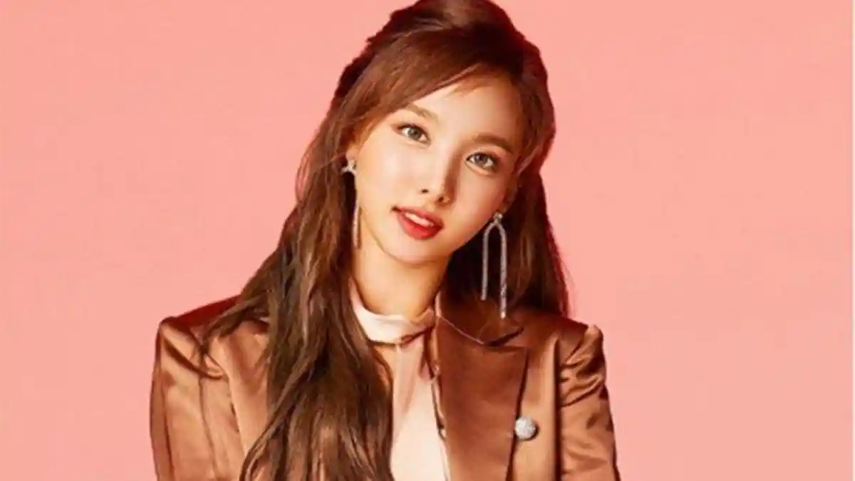 Biodata Nayeon TWICE, Si Fake Maknae TWICE