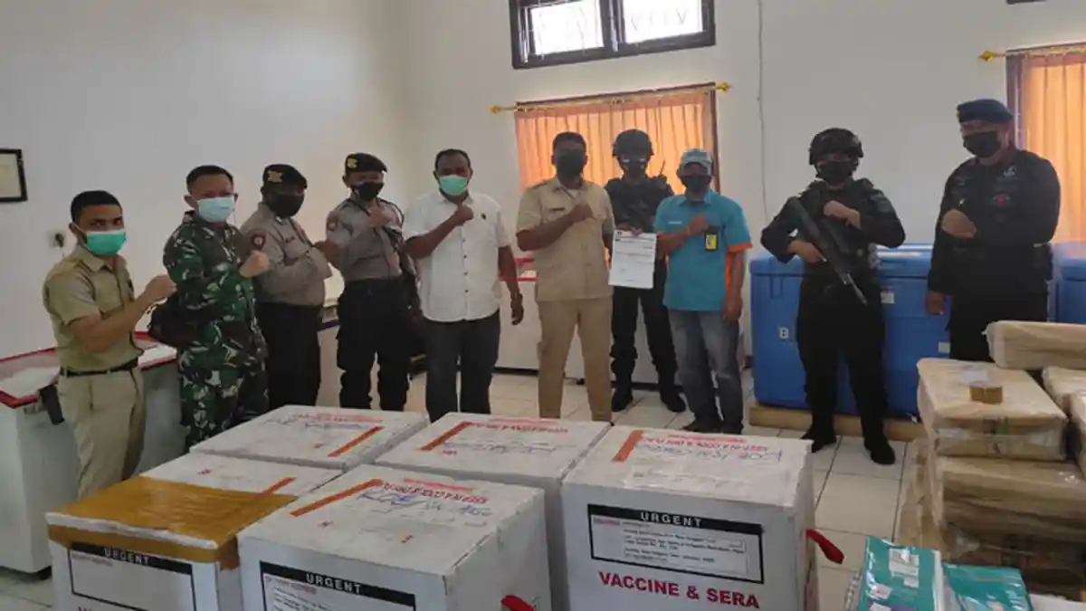 Dinkesdukcapil NTT Kembali Terima 7.060 Vial Vaksin Covid dari Kemenkes RI