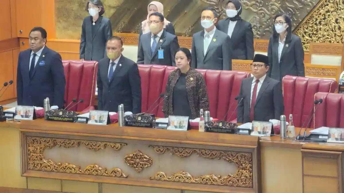 Puan Maharani Pimpin Rapat Paripurna Saat Massa Buruh Geruduk Gedung DPR