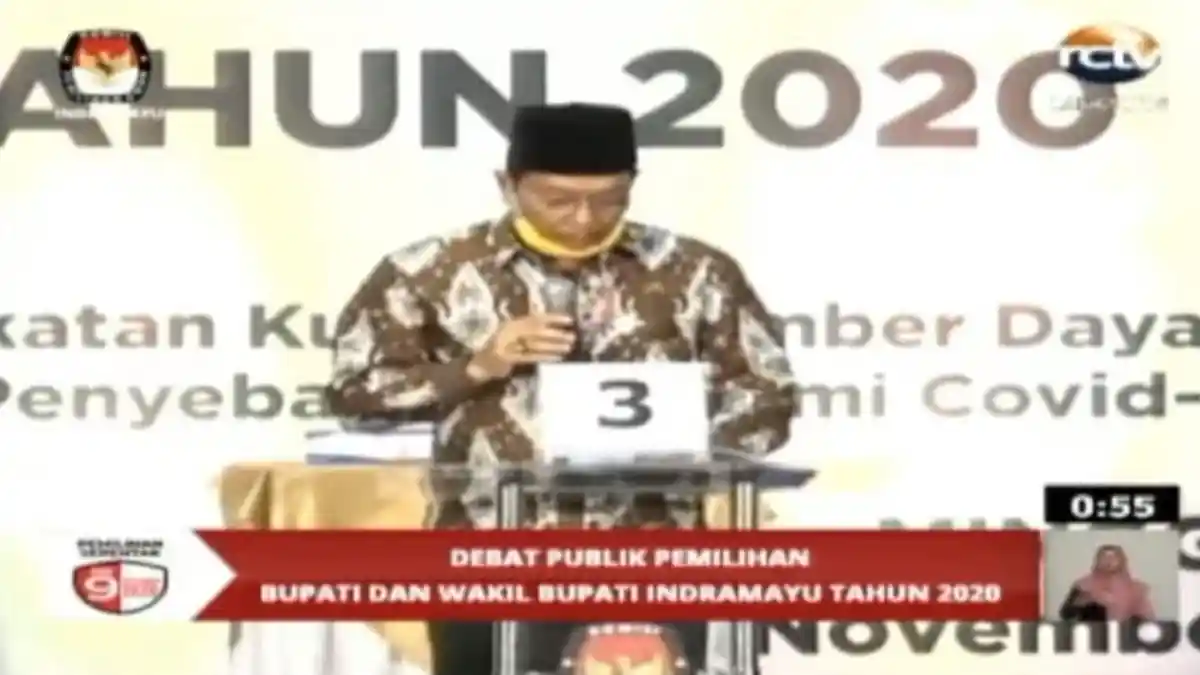 Dua Paslon Tertangkap Kamera Nyontek Kertas Saat Debat Pilkada Indramayu, 2 Paslon Lancar Menjawab