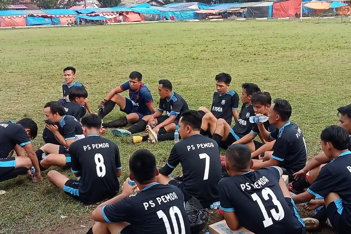 Pertandingan Sepak Bola Antar Kecamatan Bupati Kaur Cup 2023 Berlangsung Meriah