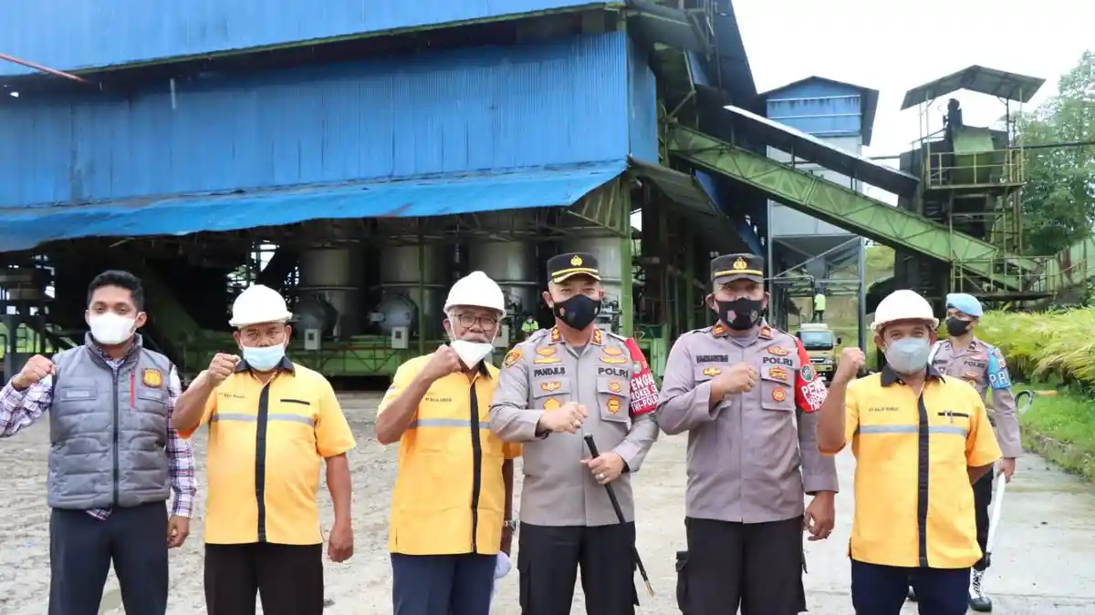 Antisipasi Kelangkaan Minyak Goreng, Kapolres Simeulue Tinjau Pabrik Kelapa Sawit