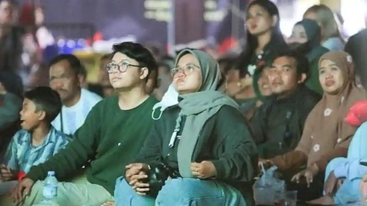 Alun-Alun Jember Dipadati Penonton Nobar Babak 16 Besar Piala Dunia 2022