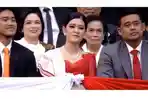 MOMEN-Kaesang-Kahiyang-dan-Bobby-Disoraki-Saat-Disorot-Kamera-Anies-Baswedan-Diberi-Tepuk-Tangan.jpg