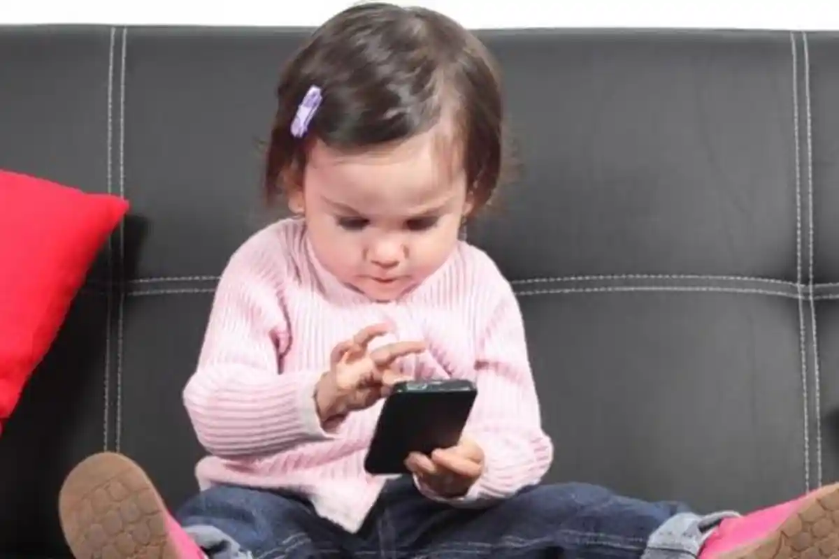 Alasan Kenapa Anak Tak Dianjurkan Main Gadget Lebih Dari 2 Jam Sehari