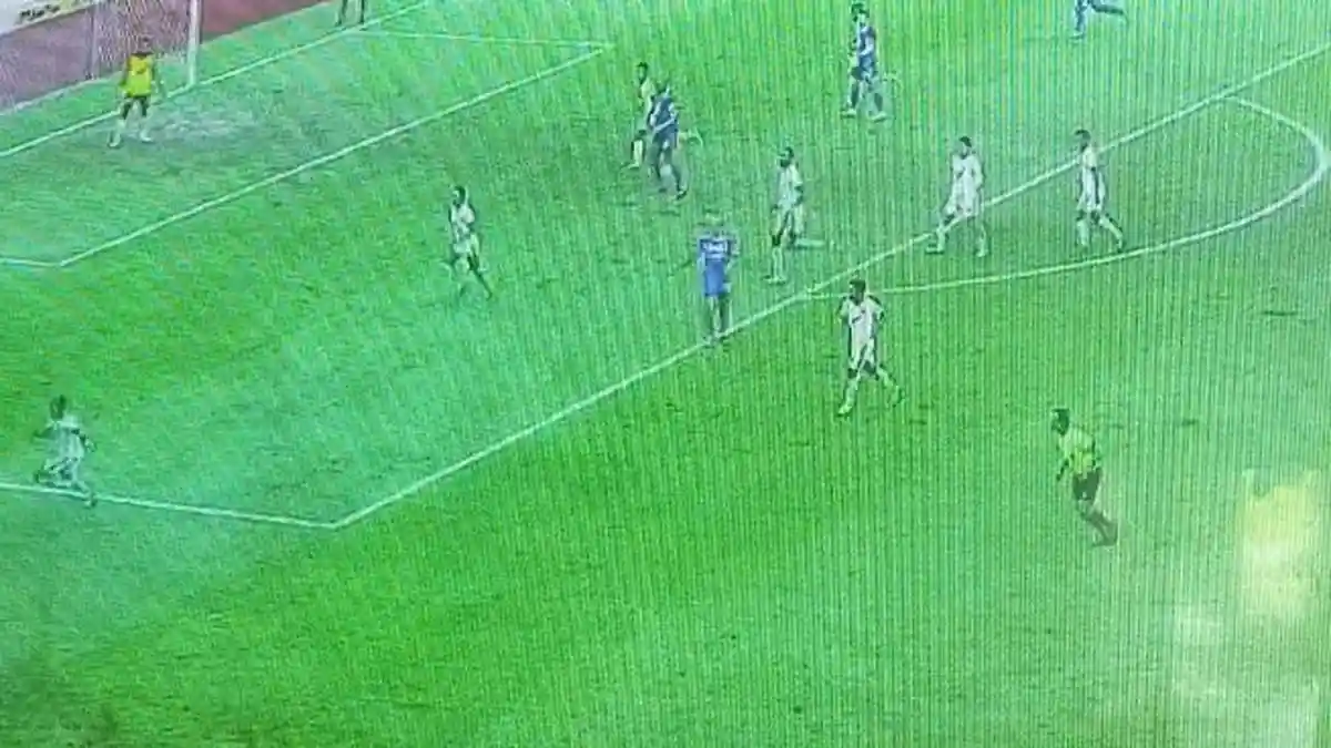Liveskor: Gol Cantik Yance Sayuri Bawa PSM Makassar Unggul 2-1 atas Persib Bandung