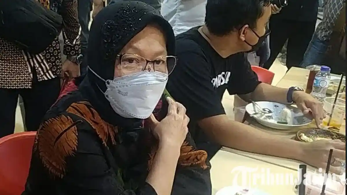 Mensos Risma Enggan Pikirkan Hasil Survei Capres, Fokus Tangani Gempa