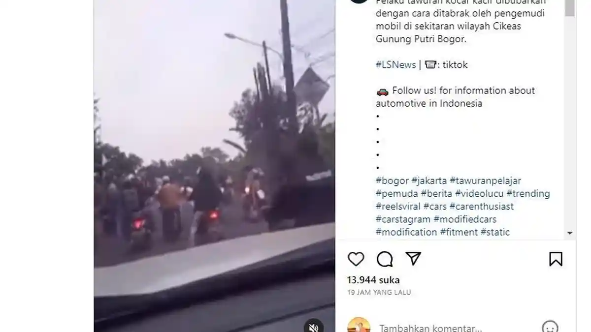 Viral Pengemudi Mobil Bubarkan Tawuran Dengan Cara Menabrak