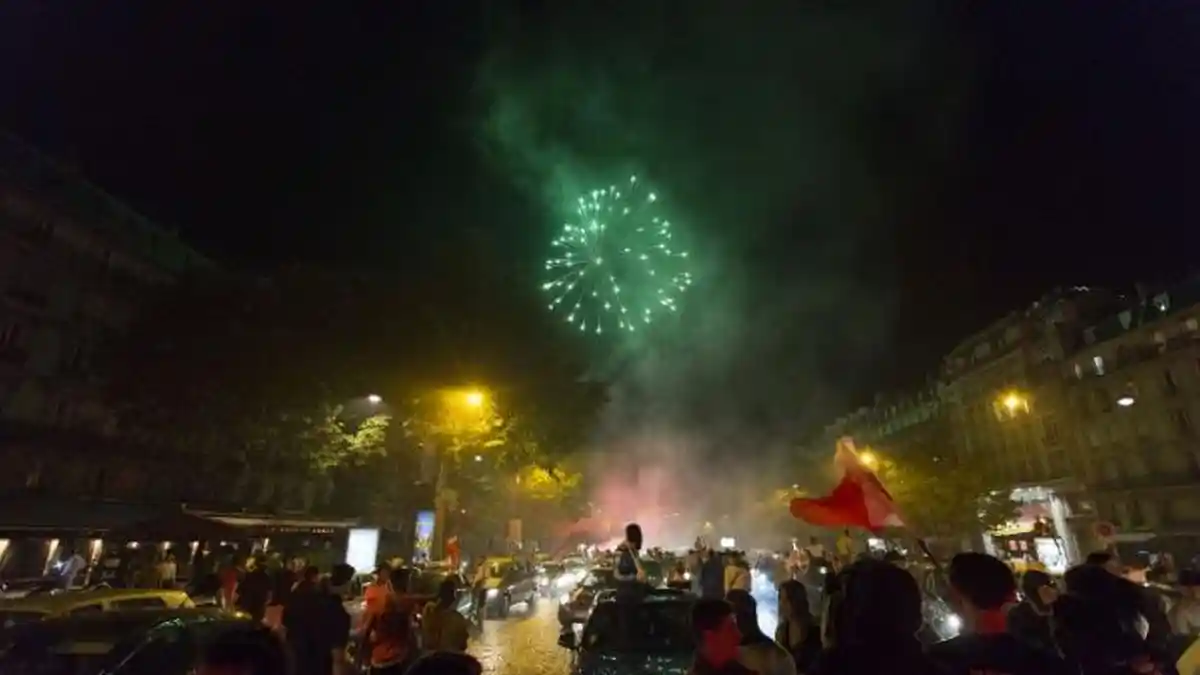 Fans Prancis Malah Terlibat Bentrok dengan Polisi Saat Merayakan Kemenangan