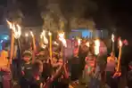 Lautan Obor dan Gema Takbir Warnai Malam Idulfitri 1447 H di Tapalang Mamuju, Tradisi Terus Terjaga