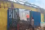 Rumah di Kepanjen Malang Ludes Terbakar, Barang Rongsokan Buat Damkar Kesulitan Padamkan Api
