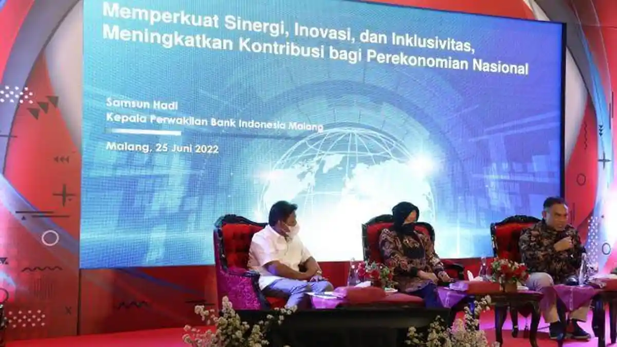 Mensos Risma Bagi Tips Bangun Usaha Mikro Beromset Miliaran Rupiah ke Penerima PKH 