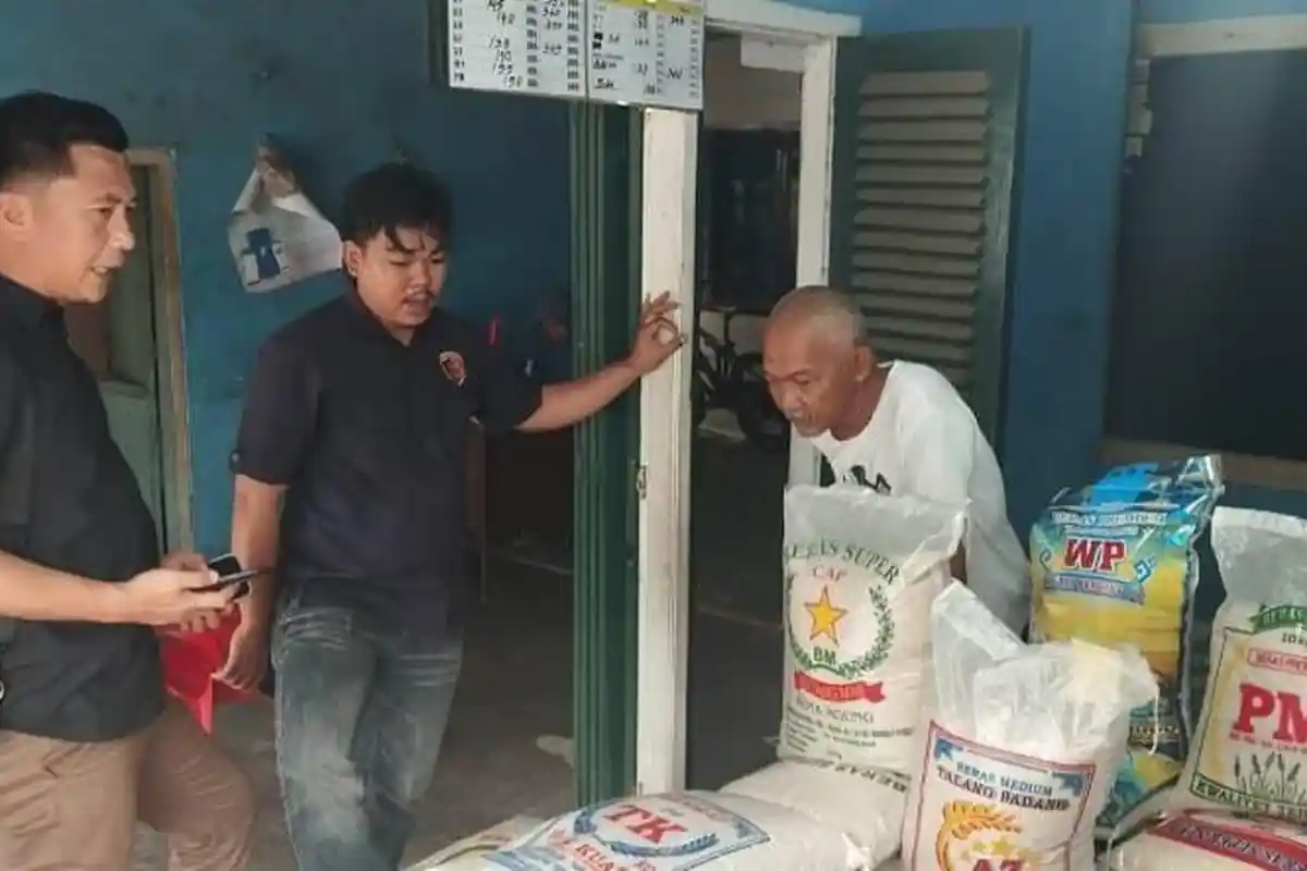 Polres Tanggamus Cek Harga Pangan di Pasar Kota Agung, Imbau Pedagang Jual Sesuai HET