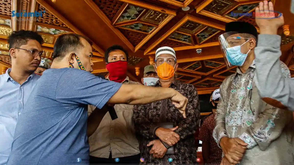 FOTO - GERAM Kembali Datangi Kantor Gubernur Aceh, Gugat Kinerja Plt dan Penggunaan Dana Covid-19 - geram-demo-kantor-gubernur-aceh-6.jpg