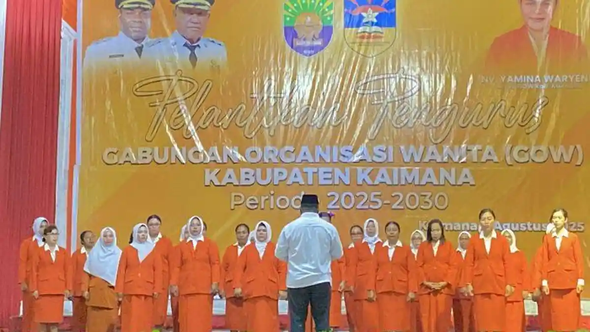 Wabup Isak Waryensi Resmi Melantik Pengurus GOW Kaimana Periode 2025-2030