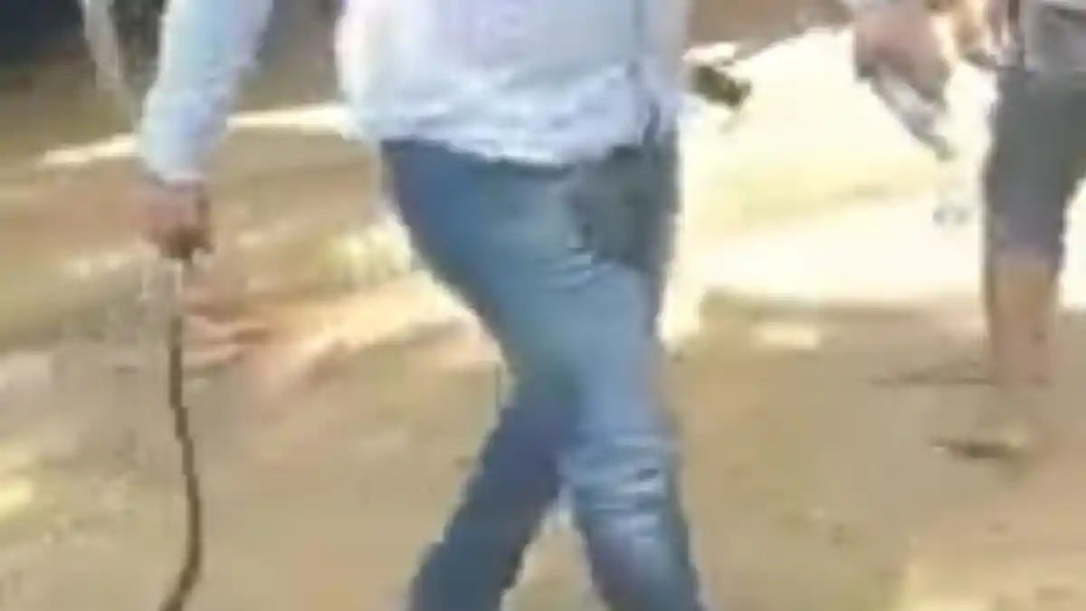 Video Viral Pria Tentang Celurit dan Pistol di Sampang, Diduga Masalah Warisan Tanah