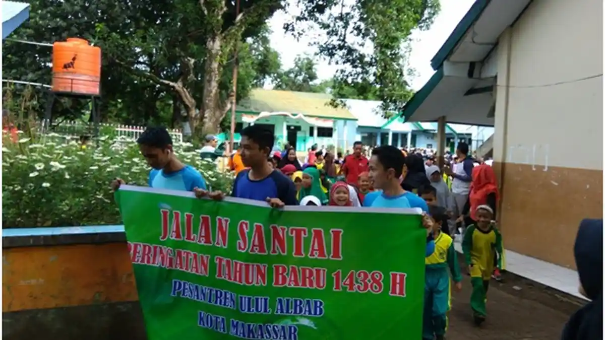 Peringati Tahun Baru Islam, Ponpes Ulul Al-Bab Makassar Gelar Jalan Santai