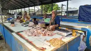 pedagang-ayam-potong-di-Pasar-Kedungkandang-Kota-Malang-Marni.jpg