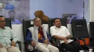 Mantan-Menteri-BUMN-RI-Dahlan-Iskan-berkunjung-ke-gedung-Command-Center.jpg