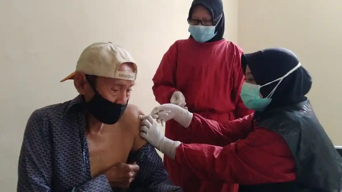 Vaksinasi Lansia di Kendal saat Ramadan Dijadwalkan Pagi dan Malam Hari, Begini Penjelasannya