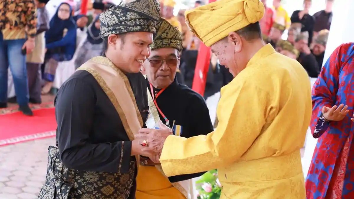 Berjasa Lestarikan Budaya Melayu, Wabup Sergai Adlin Tambunan Terima Gelar Datuk Wedana Setia Negeri