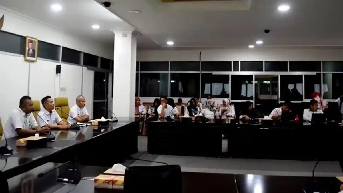Staf Sekretariat DPRD Paser Lakukan Perekaman e-KTP, Sekwan Apresiasi Program Disdukcapil