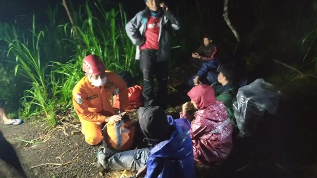 Tim SAR Gabungan Temukan 4 Pendaki di Gunung Agung Dalam Keadaan Selamat 