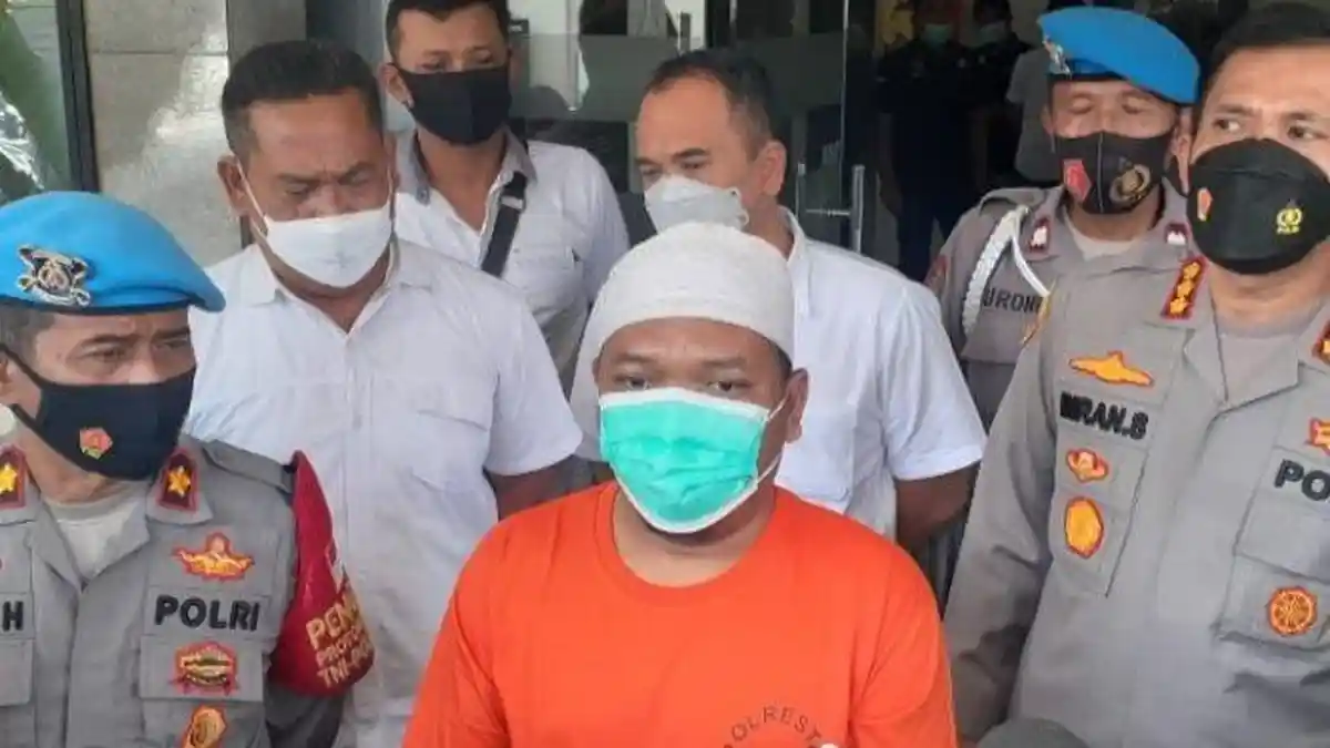 Adam Ibrahim Pelaku Hoaks Babi Ngepet di Depok Divonis 4 Tahun Penjara