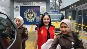 Keluar-Rutan-Pondok-Bambu-ke-PN-Jaksel-Nikita-Mirzani.jpg