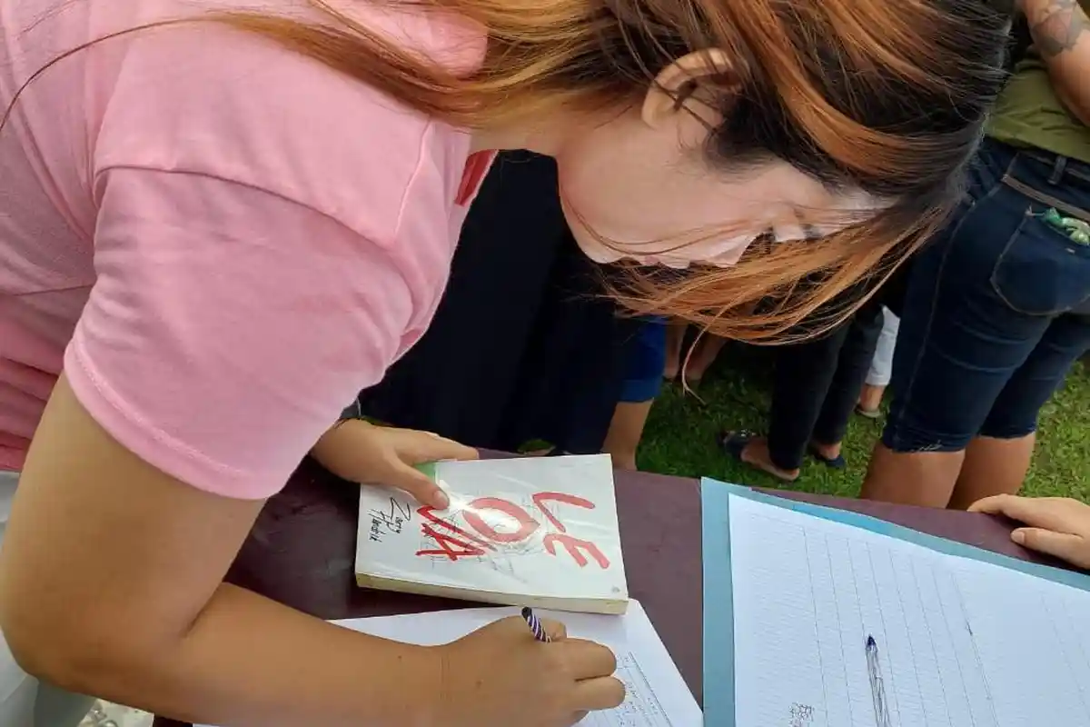 Warga Binaan di Lapas Perempuan Antusias Baca Buku di Mobil Perpustakaan Keliling