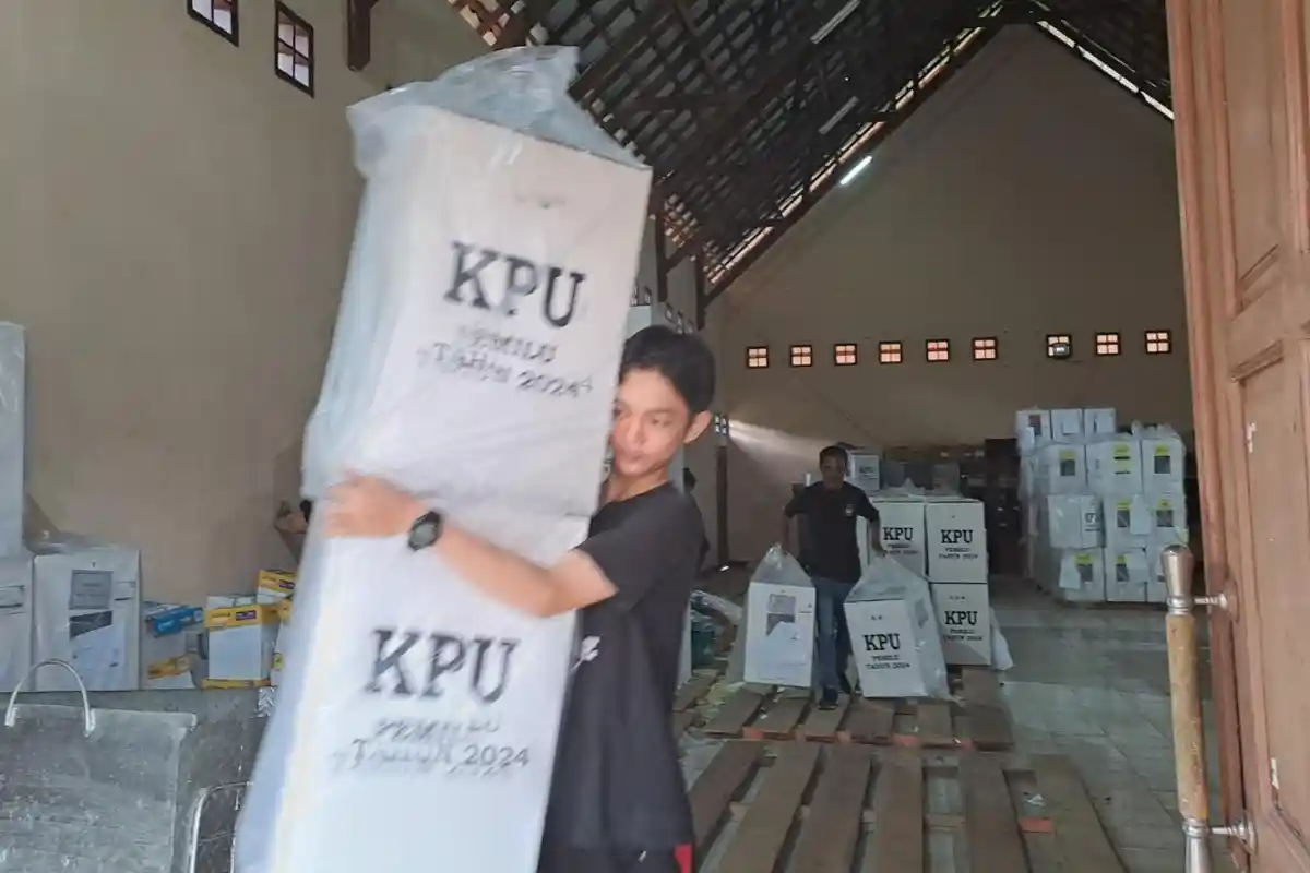 KPU Kubar Pastikan Hari ini Semua Logistik Pemilu dan TPS Sudah Siap