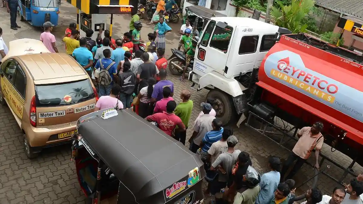 Dihajar Inflasi Tinggi, Sri Lanka Nekat Naikkan Harga BBM ke Rekor Tertinggi