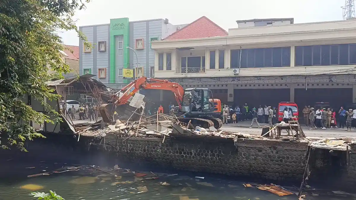 Alat Berat Mulai Menggeram, Normalisasi Kali Sukalila Cirebon Resmi Dimulai