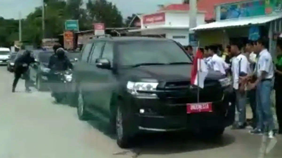 VIRAL Mobil Presiden Jokowi Mengalah, Ini Kata Sopir Ambulans