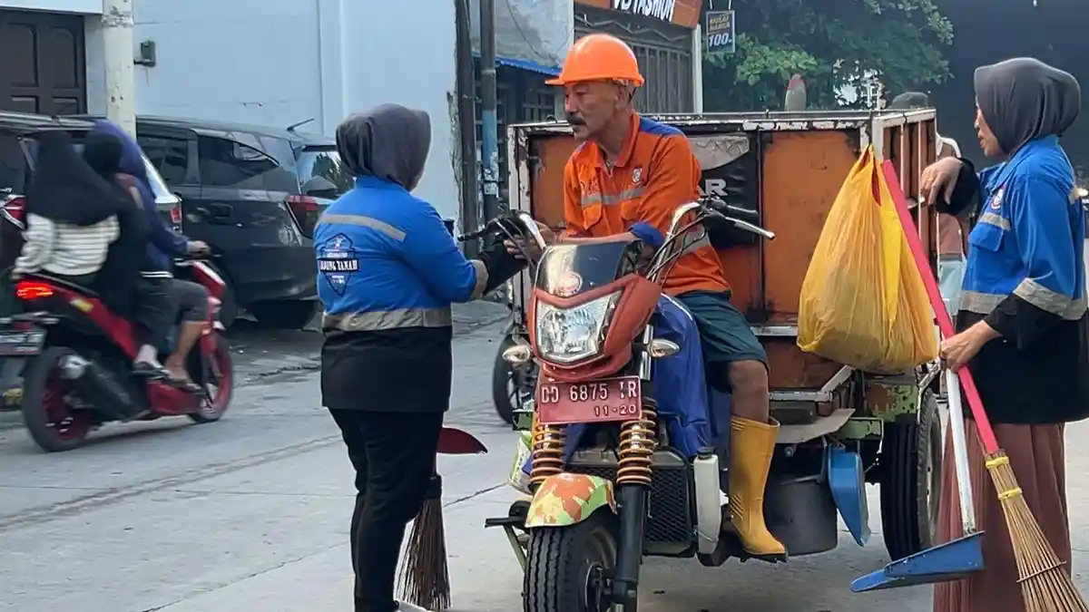Indahnya Dialog 4 Syawal 1445 Hijriyah 3 Petugas Kebersihan Ujung Tanah Makassar