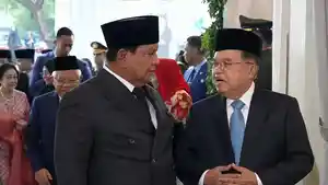 Presiden-Prabowo-Subianto-berbincang-dengan-Jusuf-kalla.jpg