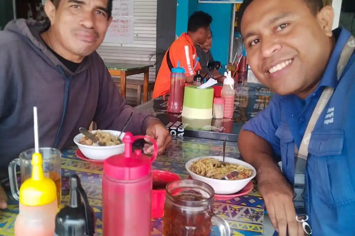 Kuliner NTT Semangkok Bakso Flobamora Membangun Kisah dan cerita Serta Komitmen Panlak UKW PWI NTT