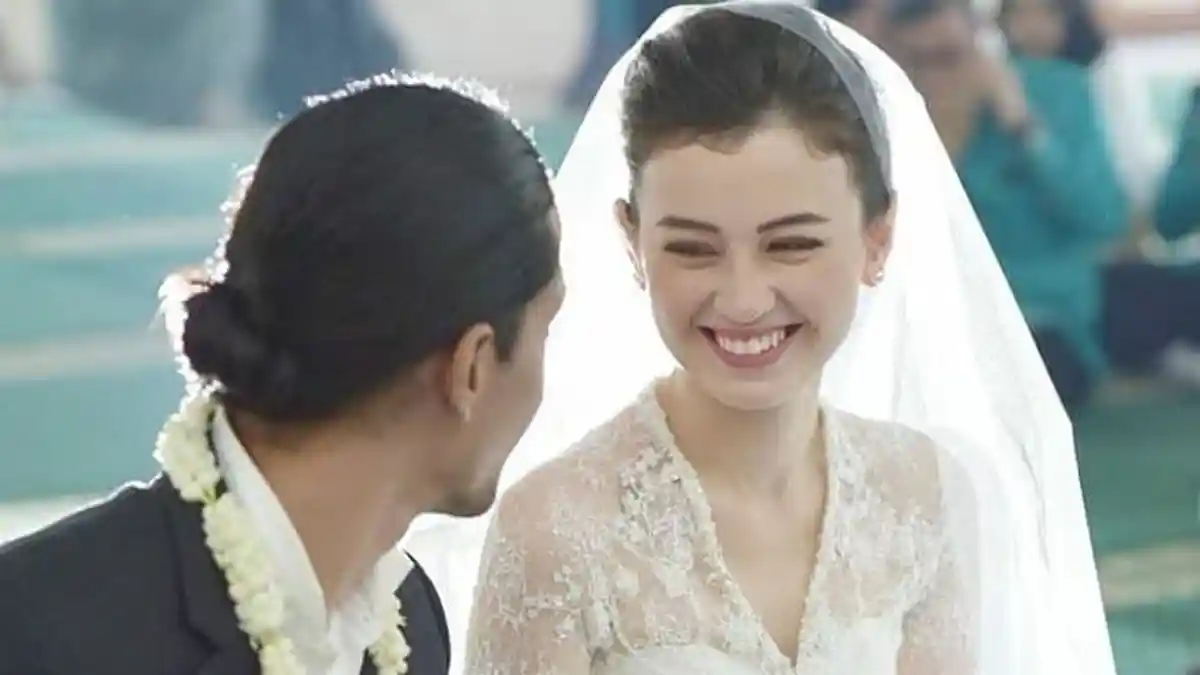 Resmi Menikah, Gaun Pengantin Kimberly Ryder Mirip dengan yang Dipakai Kate Middleton?