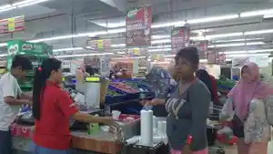 Suasana-Pasar-Swalayan-Jumbo-Manado-Sulawesi-Utara-Minggu-2432024.jpg
