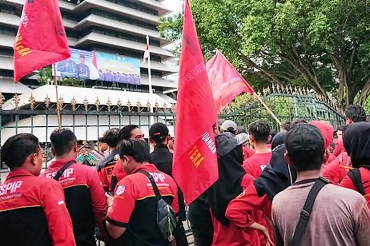 Kenaikan UMP & UMK Jateng Tak Sebanding Kenaikan Ekonomi, Buruh: Yang Bayar Pajak Cuma Naik 4 Persen