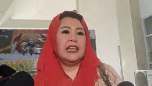 Yenny-Wahid-di-Masjid-Raya-KH-Hasyim-Asyari.jpg