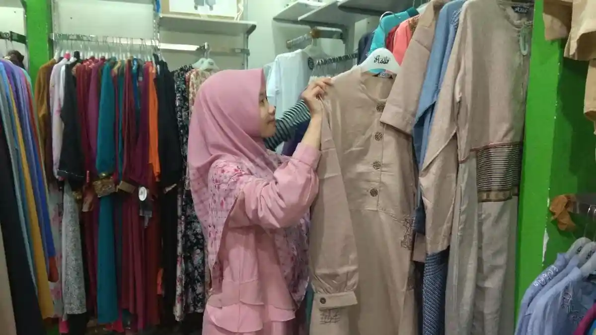 Penjualan Baju Muslim di Kota Jambi Mulai Meningkat saat Ramadhan