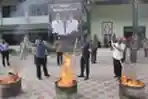 Petugas Musnahkan E-KTP Rusak di Yogjakarta