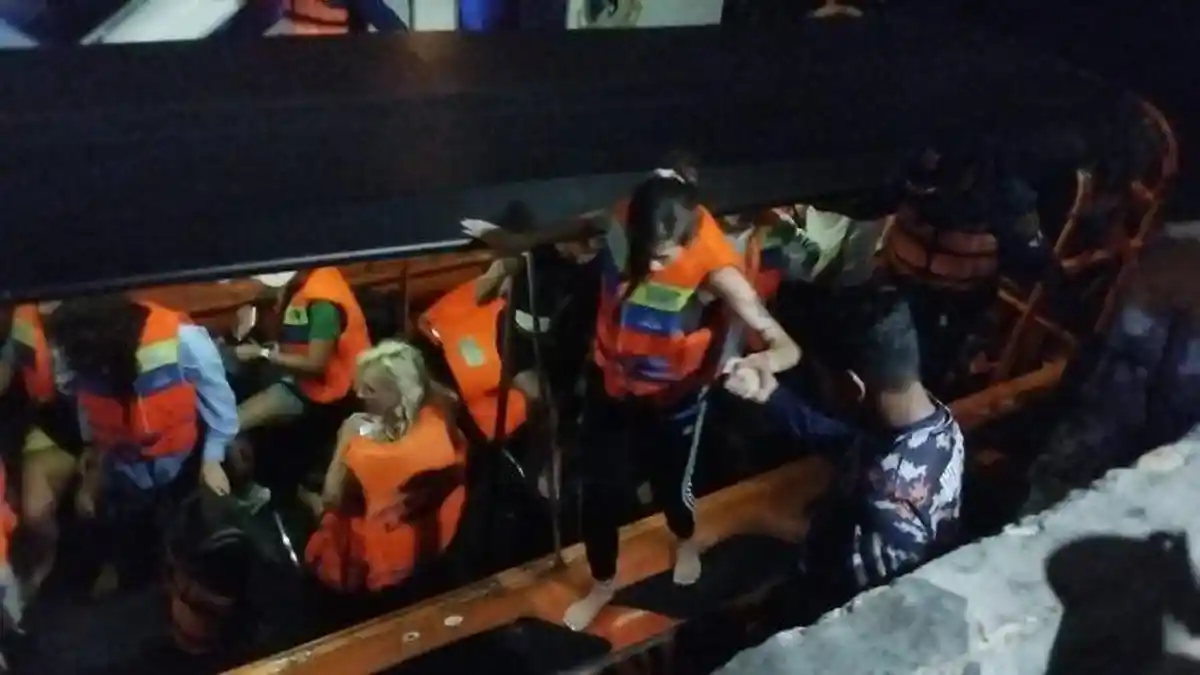 Kapal Wisata Lombok Wafil Putra Tabrak Karang Lalu Tenggelam di Labuan ...